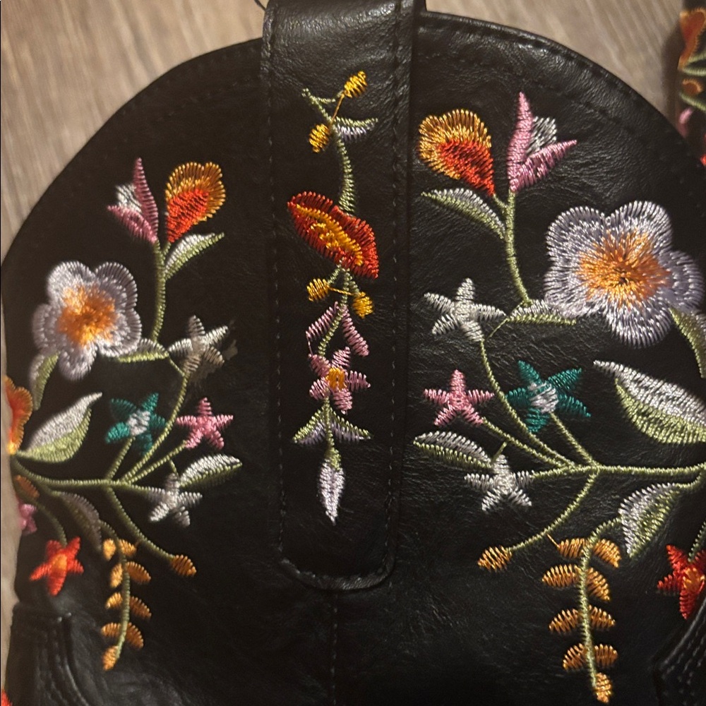 Floral Embroidered Black Western Boots - Picture 5 of 5